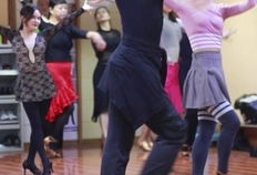 拉丁舞舞蹈视频,跟随视频领略激情四溢的舞蹈魅力